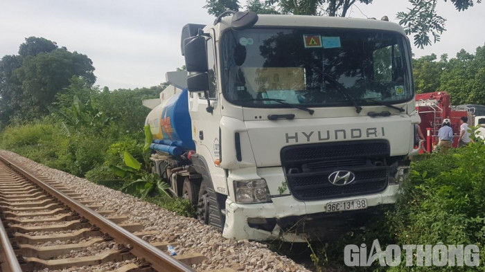 TNGT liên hoàn 9 ô tô,1 người chết: Tài xế xe bồn buồn ngủ, không ma túy 3