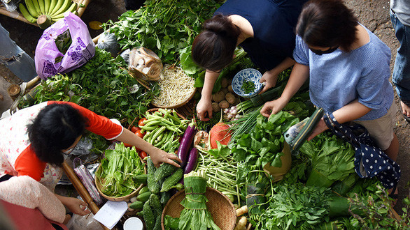 Ăn uống gì để khỏe trong mùa dịch? - Ảnh 1. Ăn uống gì để khỏe trong mùa dịch? - Ảnh 1.