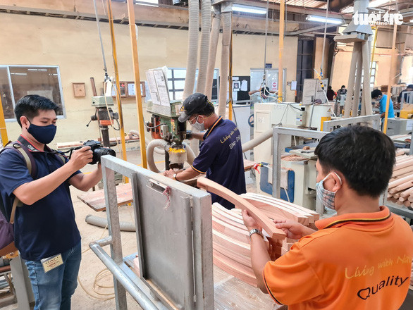 HỎI - ĐÁP mùa dịch COVID-19: Người ở TP.HCM làm việc tại Bình Dương và các tỉnh đi lại ra sao? - Ảnh 1. HỎI - ĐÁP mùa dịch COVID-19: Người ở TP.HCM làm việc tại Bình Dương và các tỉnh đi lại ra sao? - Ảnh 1.