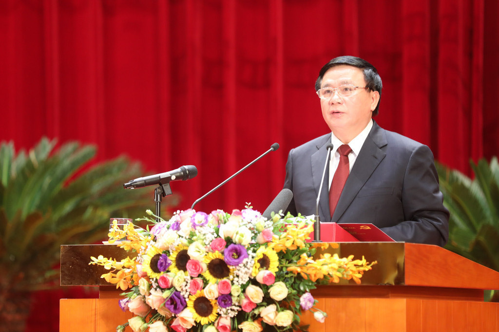 Đồng chí Nguyễn Xuân Thắng, Ủy viên Bộ Chính trị, Giám đốc Học viện Chính trị quốc gia Hồ Chí Minh, Chủ tịch Hội đồng Lý luận Trung ương, ĐBQH tỉnh Quảng Ninh khóa XV phát biểu chỉ đạo tại kỳ họp.
