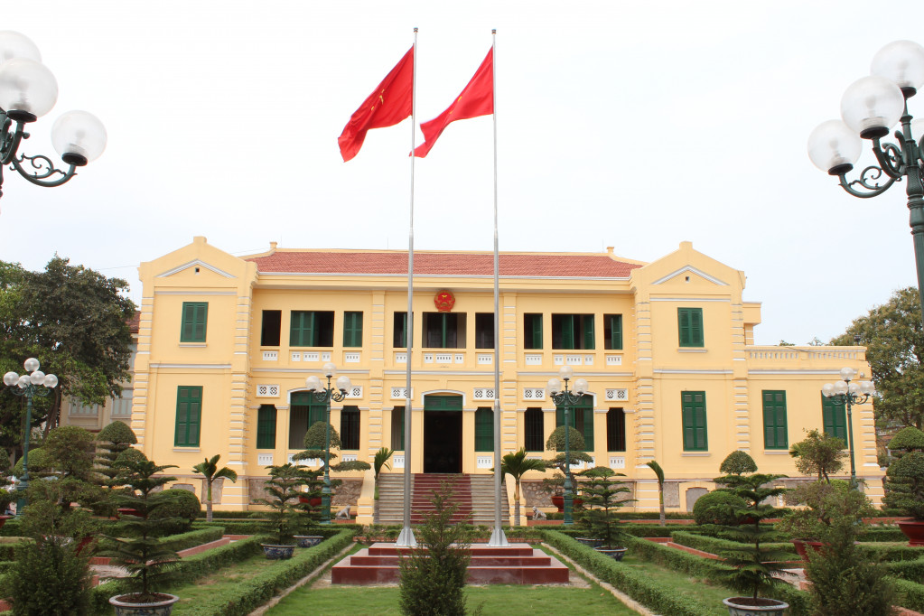 Dinh tỉnh trưởng Quảng Yên xưa, nay là trụ sở của UBND thị xã Quảng Yên. Ảnh: Đình Dũng (Phòng VH -TT Quảng Yên)