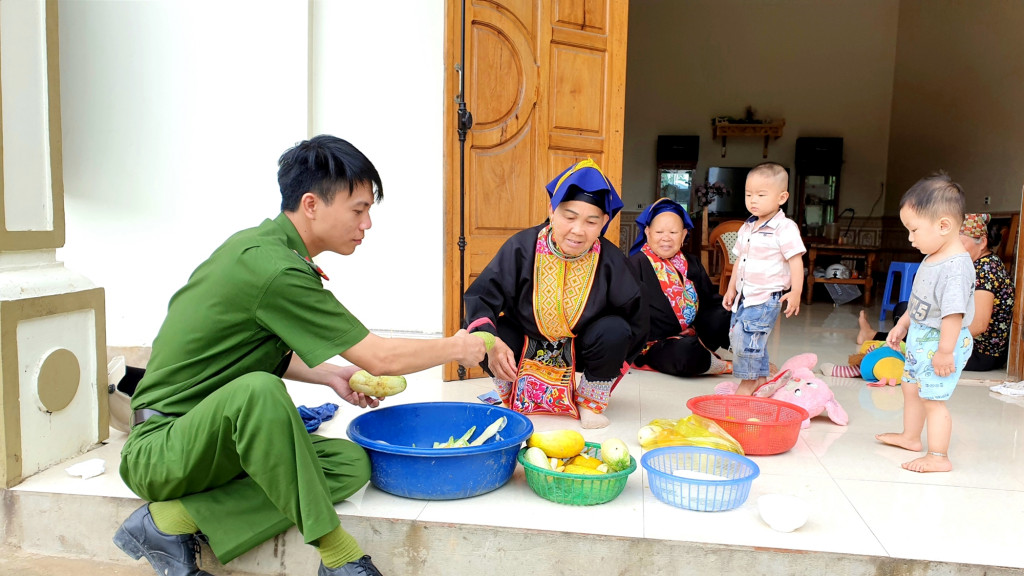 Công an xã Đồn Đạc (huyện Ba Chẽ) luôn gần dân, sát dân, nắm chắc tình hình cơ sở.