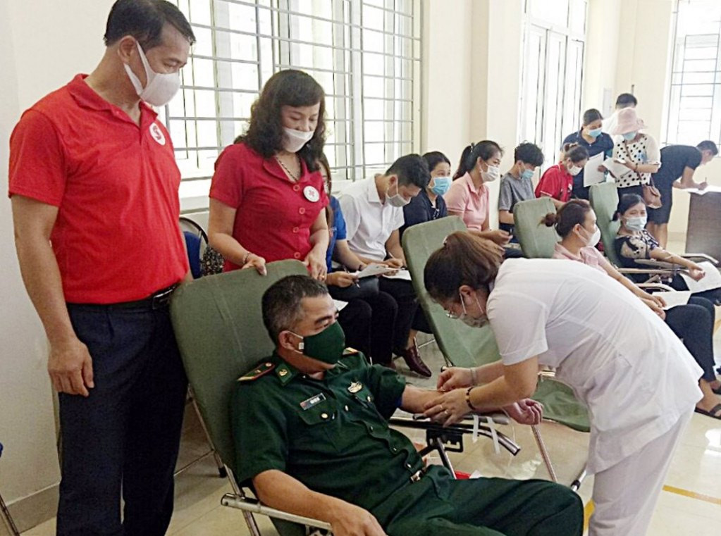 Ngày 16/7/2021, tại xã Minh Châu, BCĐ vận động HMTN huyện Vân Đồn tổ chức Ngày hội hiến máu “Giọt hồng thương cảng Vân Đồn”.