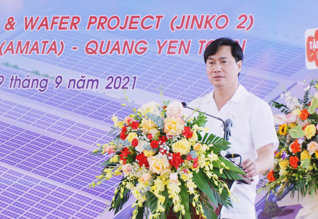 Đồng chí Nguyễn Tường Văn, Phó Bí thư Tỉnh ủy, Chủ tịch UBND tỉnh phát biểu tại lễ trao chứng nhận.