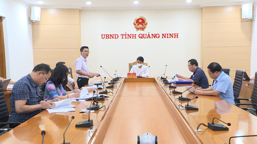 Lãnh đạo Sở Kế hoạch và đầu tư báo cáo các dự án trọng điểm đầu tư ngoài ngân sách đầu tư vào lĩnh vực nông nghiệp, nông thôn