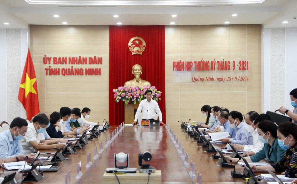 Đồng chí Nguyễn Tường Văn, Chủ tịch UBND tỉnh chủ trì phiên họp thường kỳ tháng 9/2021.