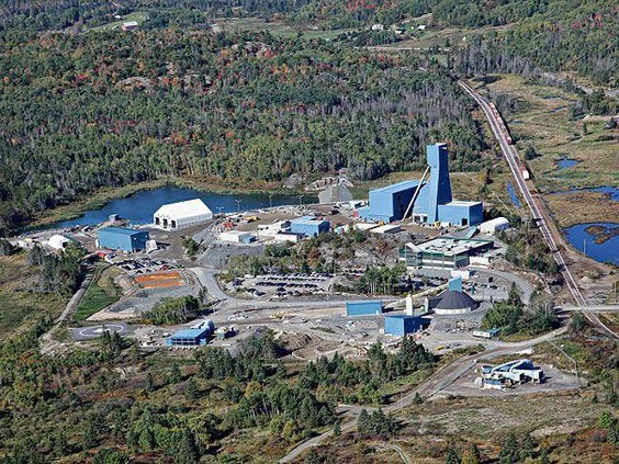 Canada giải cứu được phần lớn thợ mỏ bị mắc kẹt dưới lòng đất hình ảnh 1 Canada giai cuu duoc phan lon tho mo bi mac ket duoi long dat hinh anh 1