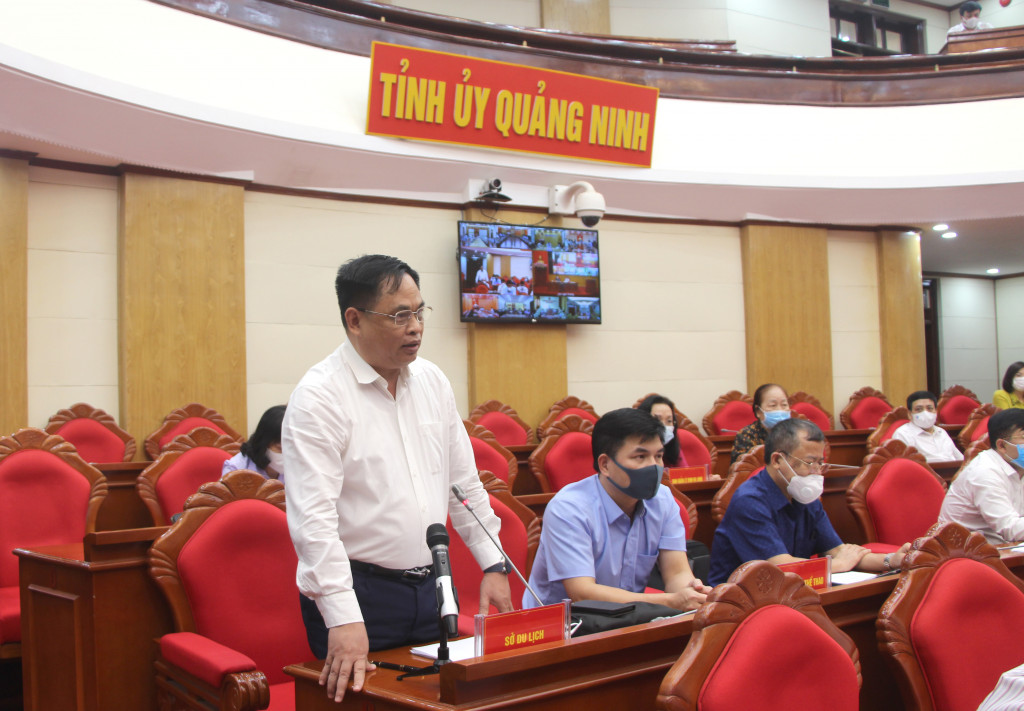 Giám đốc Sở Du lịch tỉnh phát biểu tại hội nghị.
