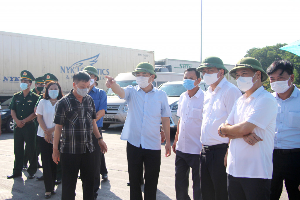 Đoàn công tác số 1 Ban Thường vụ Tỉnh ủy kiểm tra công tác xuất nhập khẩu, thương mại biên giới trên địa bàn TP Móng Cái.