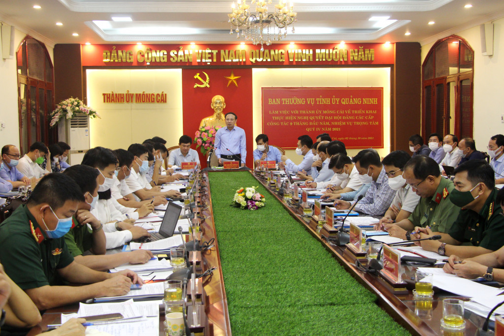 Quang cảnh buổi làm việc.