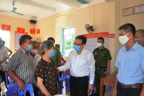 Lãnh đạo Thành phố định kỳ hàng tháng phân công dự sinh hoạt chi bộ tại các thôn, khu để động viên, nắm tình hình đảng viên