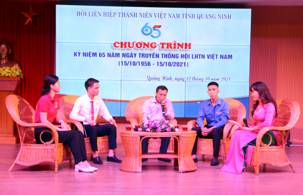 Các Thanh niên