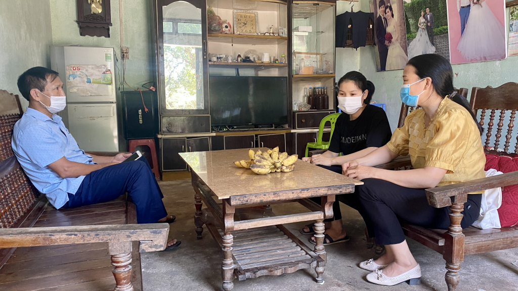 Đảng viên trẻ Nguyễn Thu Thủy thường xuyên tham gia vào các công tác Đảng tại chi bộ Khu Nà Làng.