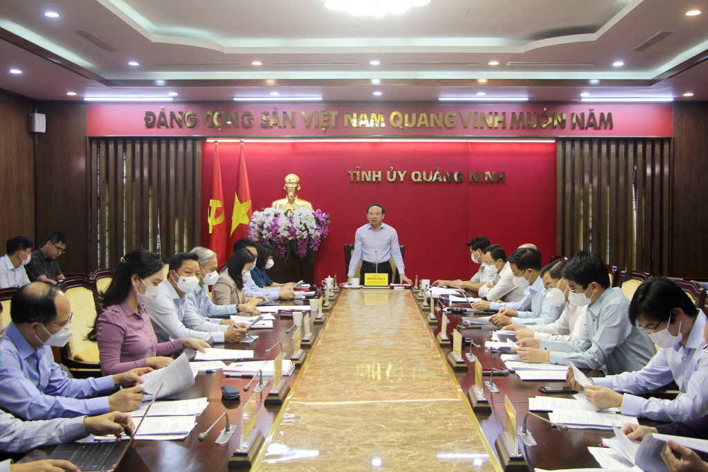 Đồng chí Nguyễn Xuân Ký, Ủy viên Trung ương Đảng, Bí thư Tỉnh ủy, Chủ tịch HĐND tỉnh, chủ trì hội nghị.