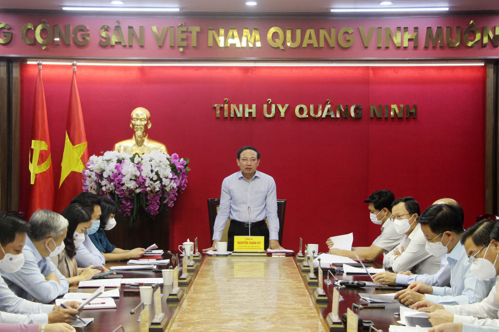 Đồng chí Nguyễn Xuân Ký, Ủy viên Trung ương Đảng, Bí thư Tỉnh ủy, Chủ tịch HĐND tỉnh, kết luận hội nghị.