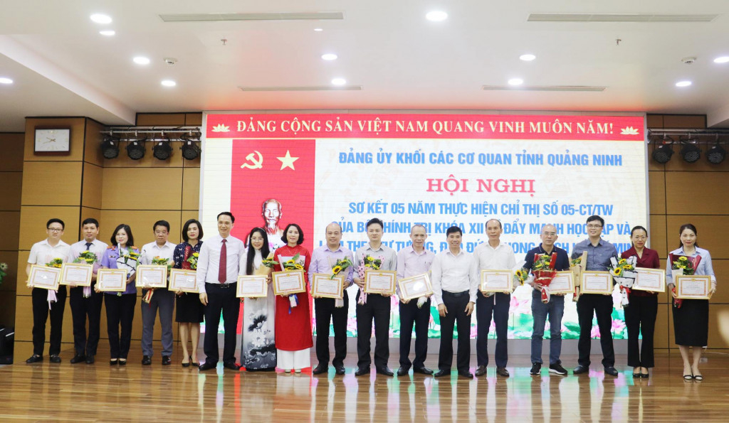 Ảnh với chú thích