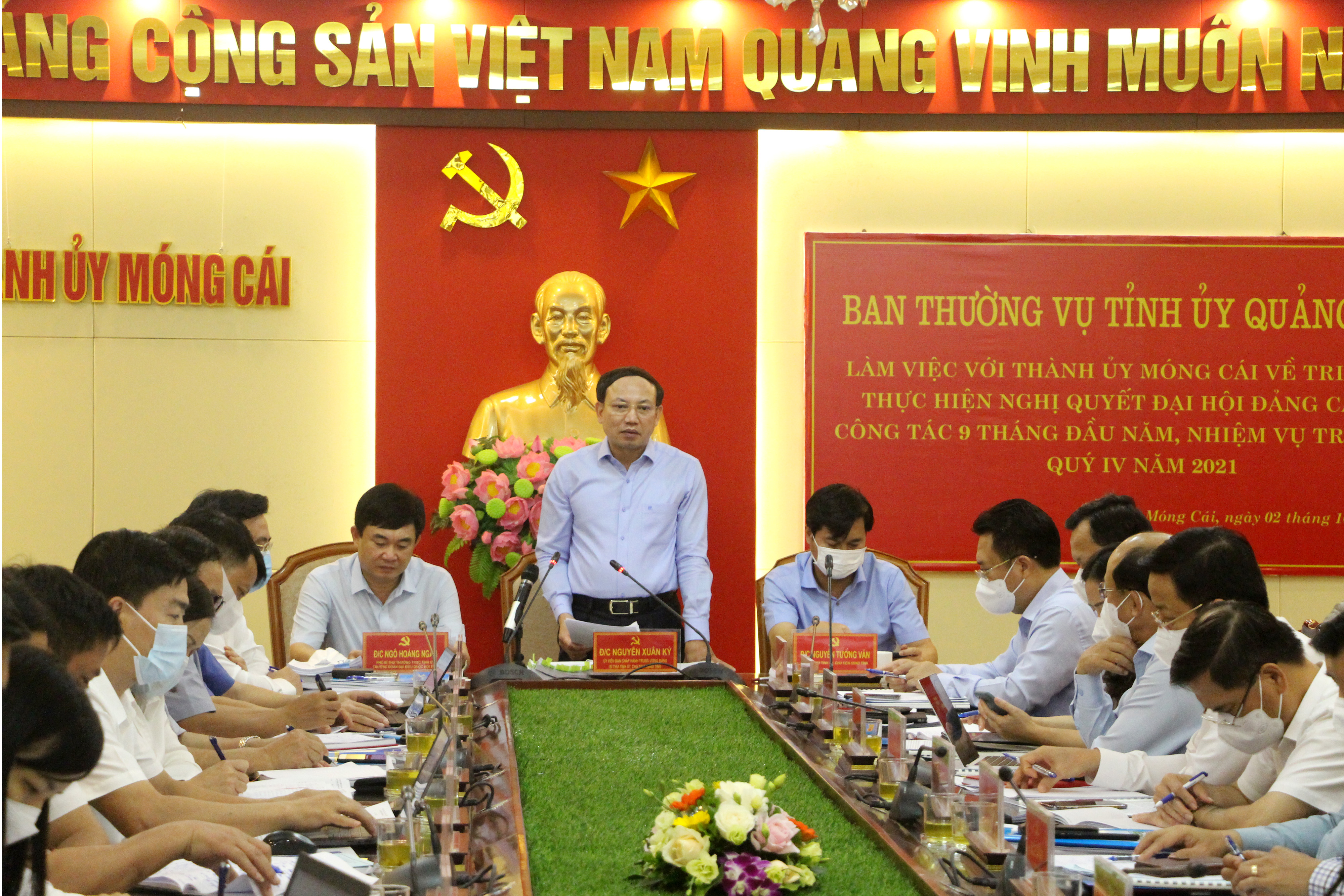 Đồng chí Nguyễn Xuân Ký, Ủy viên Trung ương Đảng, Bí thư Tỉnh ủy, Chủ tịch HĐND tỉnh, phát biểu chỉ đạo tại buổi làm việc.
