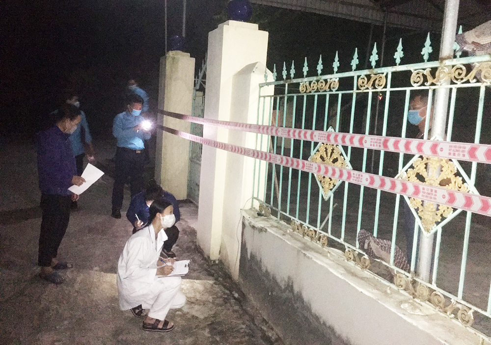 Phường Phương Đông truy vết các trường hợp liên quan đến các F0, F1 trong đêm 5/11. Ảnh: Việt Hoa