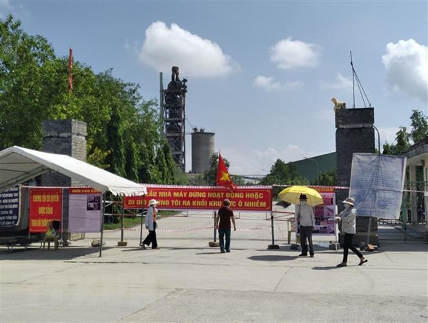 Quảng Bình: Người dân đã tháo dỡ rào chắn cổng 3 nhà máy ximăng hình ảnh 1 Quang Binh: Nguoi dan da thao do rao chan cong 3 nha may ximang hinh anh 1