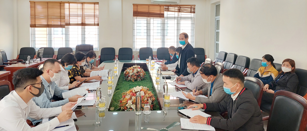 Lãnh đạo huyện Hải Hà báo cáo về việc triển khai thực hiện phong trào thi đua