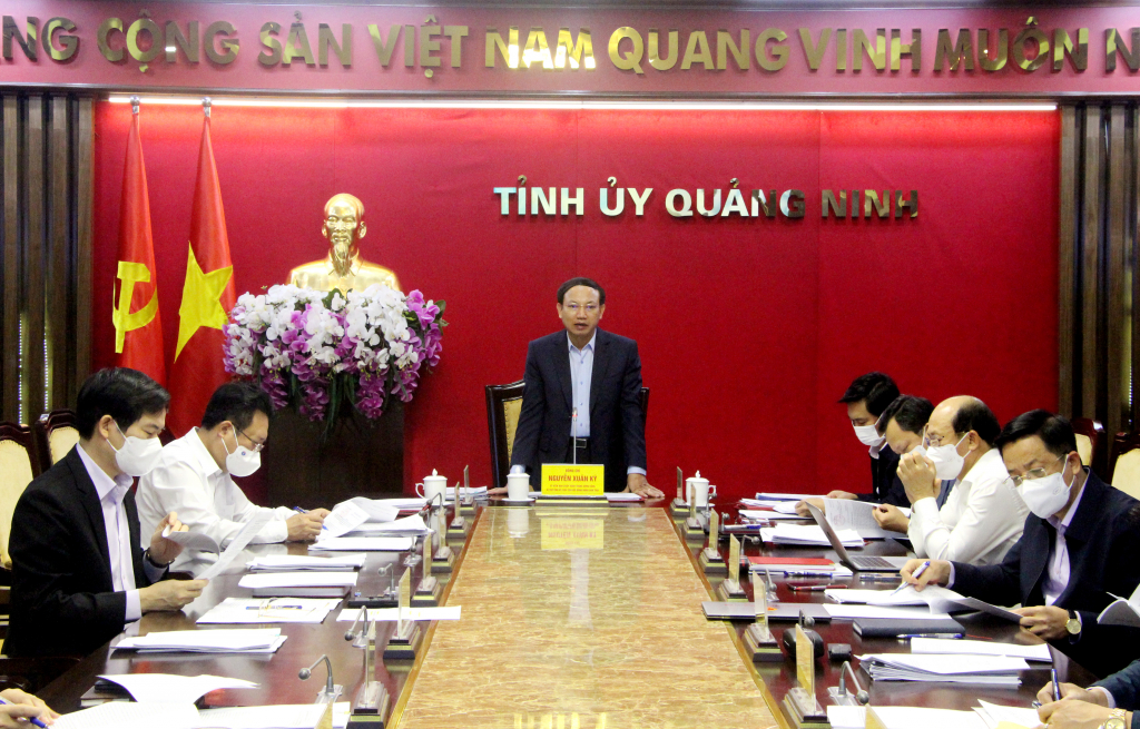 Đồng chí Nguyễn Xuân Ký, Ủy viên Trung ương Đảng, Bí thư Tỉnh ủy, Chủ tịch HĐND tỉnh, kết luận hội nghị.