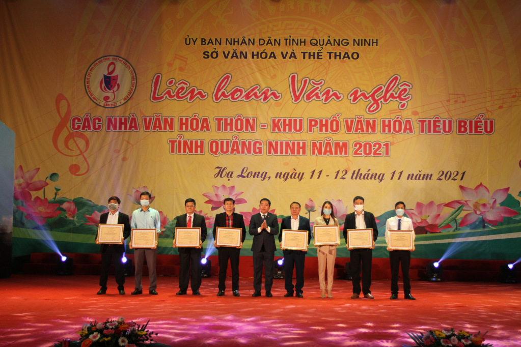 Nhiều đơn vị được nhận giấy khen của Sở Văn hóa- Thể thao.