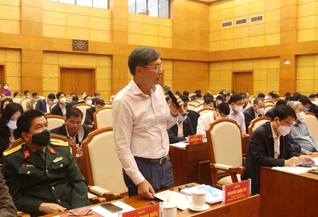 Đồng chí Nguyễn Ngọc Cơ, Phó Tổng giám đốc Tập đoàn Công nghiệp Than và Khoáng sản Việt Nam, phát biểu tại hội nghị.