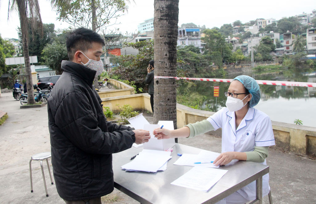 Công ty CP Than Hà Lầm chủ động tổ chức xét nghiệm test nhanh hàng tuần cho người lao động thuộc nhóm nguy cơ cao.