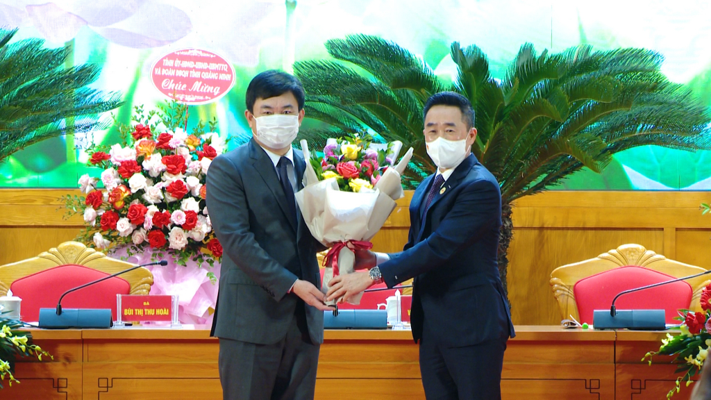 Đồng chí Ngô Hoàng Ngân- Phó Bí thư TT tỉnh uỷ Quảng Ninh, Trưởng đoàn đại biểu Quốc hội tỉnh được suy tôn giữ chức Chủ tịch danh dự của Hội chữ thập đỏ tỉnh Quảng Ninh nhiệm kỳ 2021-2026.