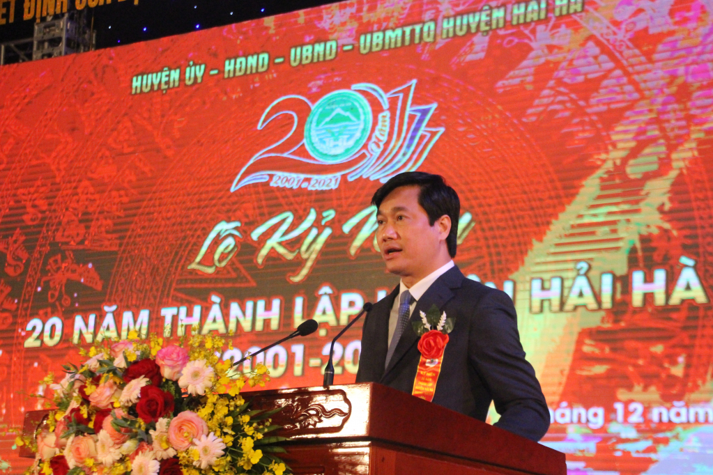 Đồng chí Nguyễn Tường Văn, Phó Bí thư Tỉnh ủy, Chủ tịch UBND tỉnh phát biểu tại Lễ kỷ niệm