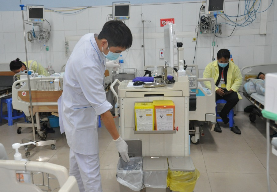Rác thải y tế ở Bệnh viện Bãi Cháy được phân loại ngay từ buồng bệnh (ảnh chụp ngày 10/12/2021)