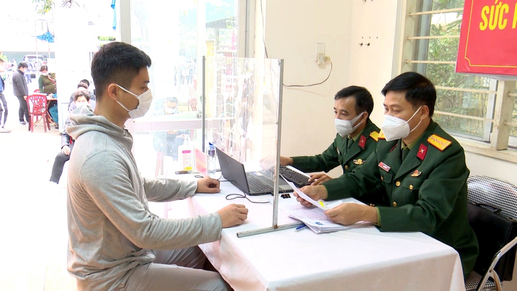 Ban CHQS TP Hạ Long khám tuyển NVQS năm 2022 tại Bệnh viện đa khoa Hạ Long.