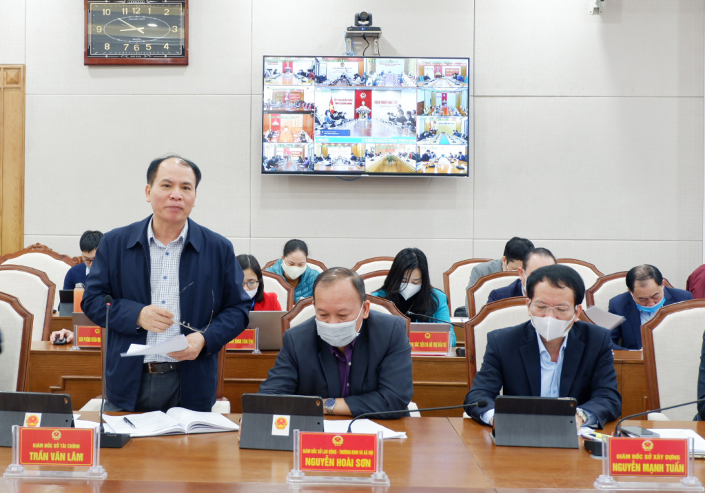 Lãnh đạo Sở Tài chính báo cáo kết quả thực hiện nhiệm vụ thu ngân sách Nhà nước năm 2021 và một số nhiệm vụ năm 2022.
