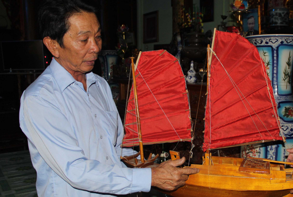 Nghề đóng thuyền vỏ gỗ buồm cánh dơi chạy ngược nước ngược gió của cha ông vẫn được cháu con gìn giữ.