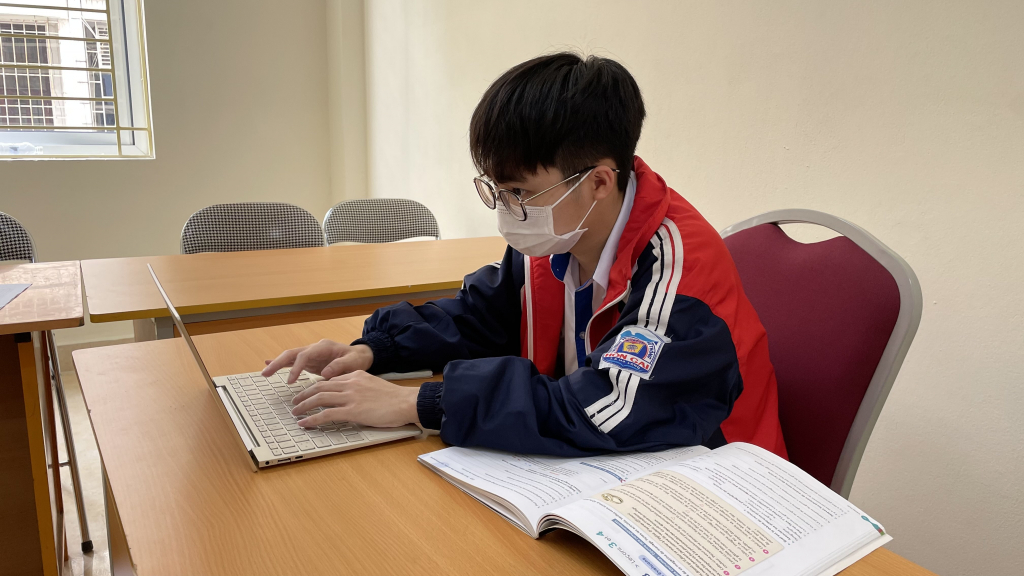 Cuộc thi Olympic quốc tế tiếng Pháp được tổ chức từ ngày 7-9/12/2021 theo hình thức trực tuyến, có sự tham gia của 100 thí sinh, đến từ 23 quốc gia, 4 châu lục.