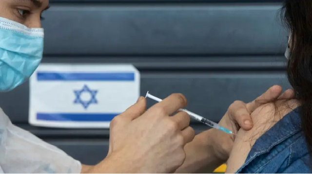 Israel cho phép tiêm liều thứ tư vaccine COVID-19 - Ảnh 1. Israel cho phép tiêm liều thứ tư vaccine COVID-19 - Ảnh 1.