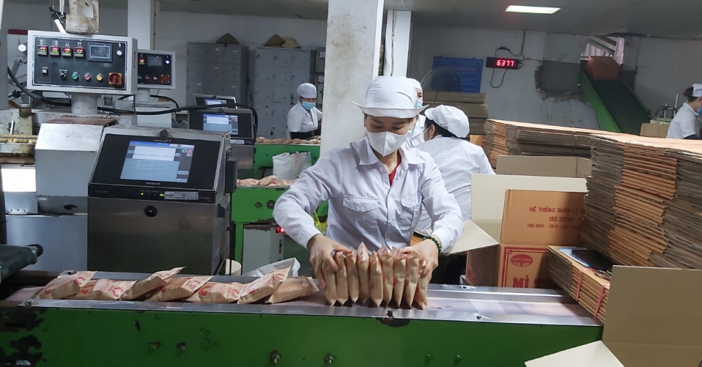 Thưởng Tết luôn là điều người lao động mong ngóng mỗi dịp Xuân về (Sản xuất tại Công ty cổ phần kỹ nghệ thực phẩm Thái Lan).