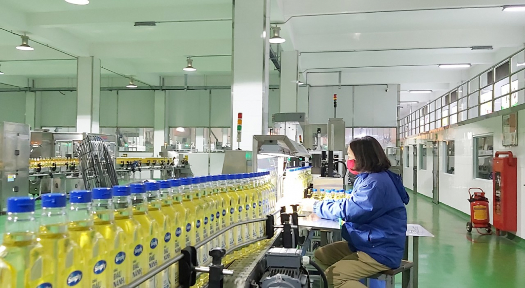 Thưởng Tết ở khối FDI có mức cao nhất trên 235 triệu đồng/người. (Ảnh: Sản xuất tại Công ty TNHH Dầu thực vật Cái Lân).