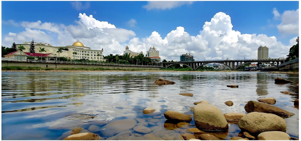 Cầu Ka Long dưới nắng xuân. Ảnh: Thu Hằng