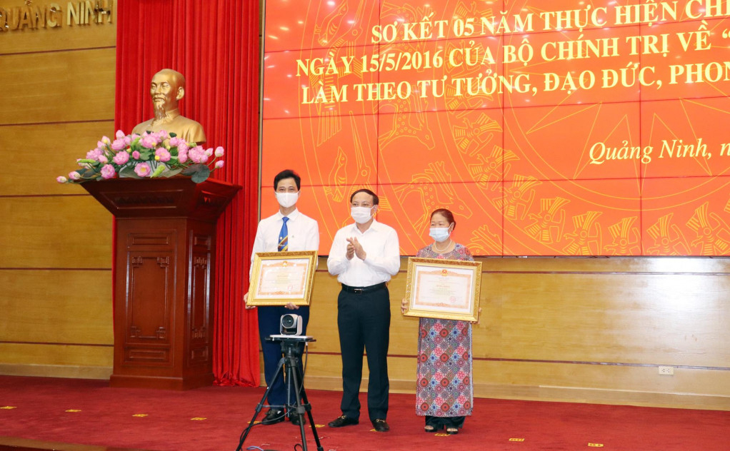 Ảnh với chú thích