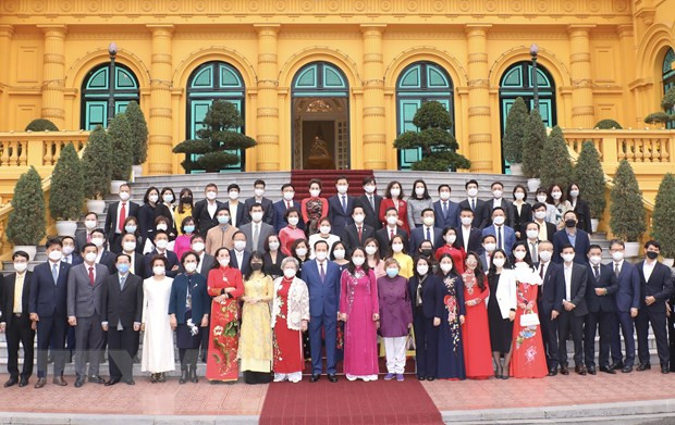 Phó Chủ tịch nước gặp mặt những tấm lòng vàng tiêu biểu năm 2021 hình ảnh 2 Pho Chu tich nuoc gap mat nhung tam long vang tieu bieu nam 2021 hinh anh 2