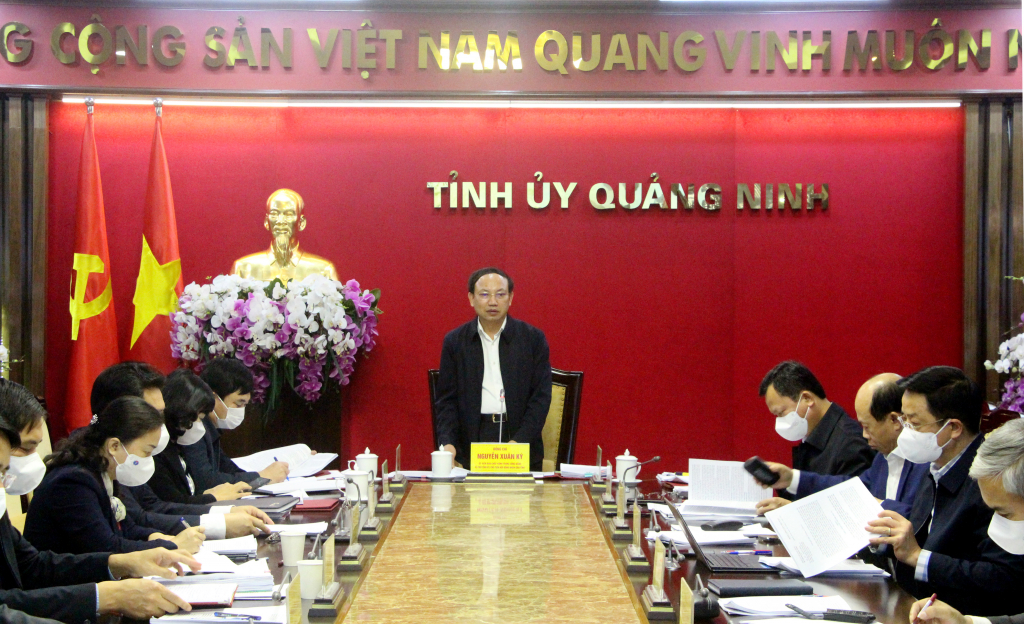 Đồng chí Nguyễn Xuân Ký, Ủy viên Trung ương Đảng, Bí thư Tỉnh ủy, Chủ tịch HĐND tỉnh, kết luận hội nghị.