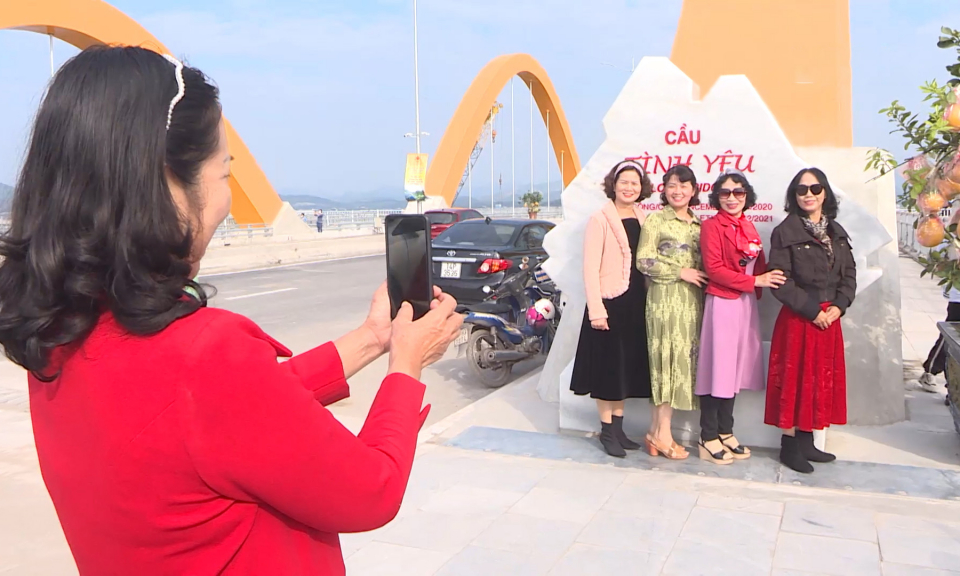 Ảnh căn phải