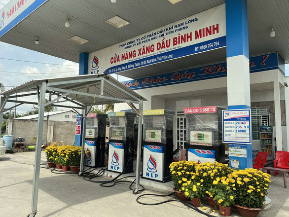 Phát hiện một cửa hàng xăng dầu ở Sóc Trăng ‘găm’ tới cả ngàn lít xăng - Ảnh 2. Phát hiện một cửa hàng xăng dầu ở Sóc Trăng ‘găm’ tới cả ngàn lít xăng - Ảnh 2.