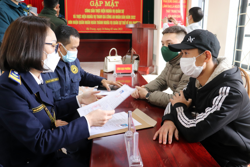 Phường Hà Trung phối hợp với các đơn vị doanh nghiệp tư vấn, giới thiệu việc làm cho các quân nhân xuất ngũ năm 2022.
