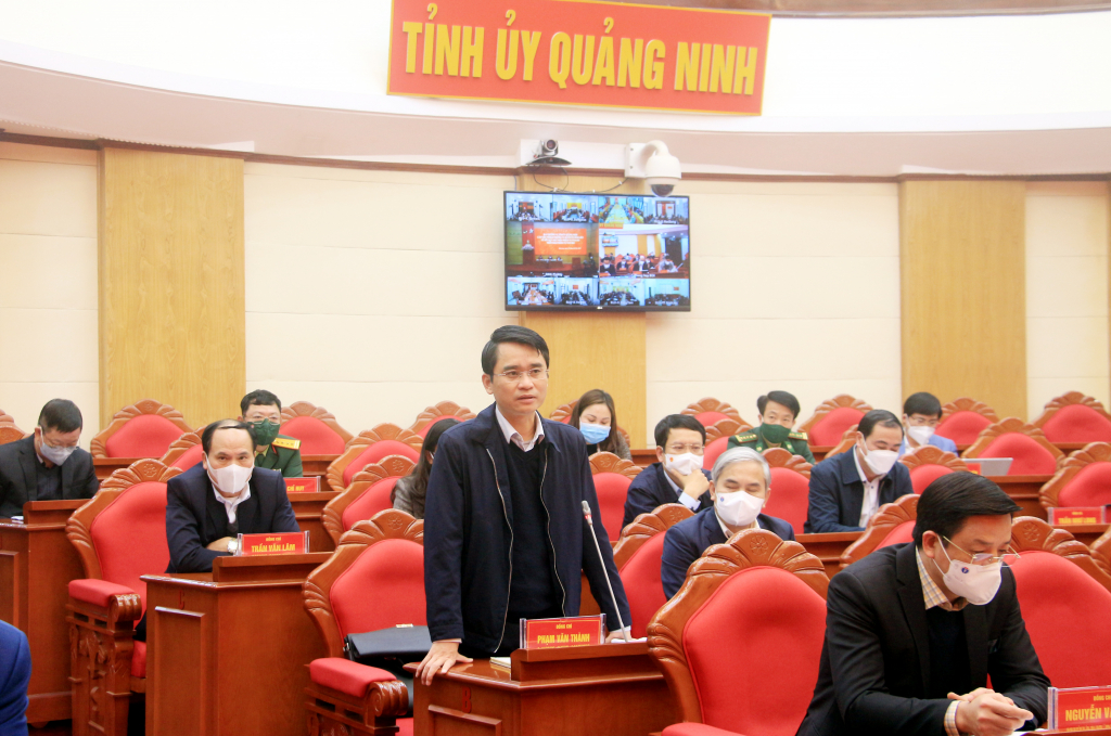 Đại biểu tham gia dự họp phát biểu tại buổi làm việc.