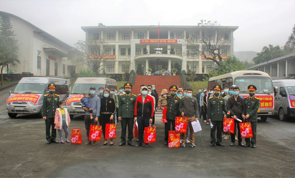 Công ty 91 bố trí 5 chuyến xe đưa hơn 100 công nhân về quê đón Tết.