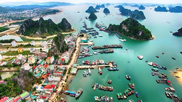 Vân Đồn phát huy thế mạnh du lịch biển đảo.