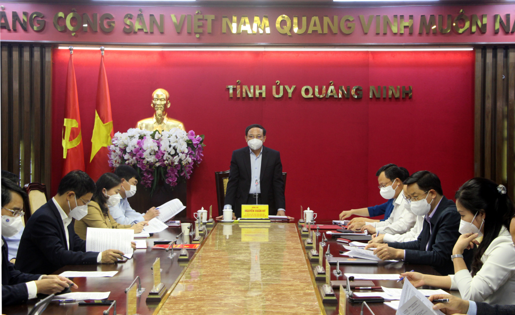 Đồng chí Nguyễn Xuân Ký, Ủy viên Trung ương Đảng, Bí thư Tỉnh ủy, Chủ tịch HĐND tỉnh, kết luận hội nghị.