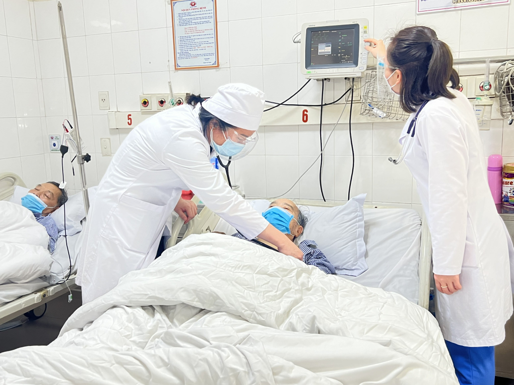 Với bệnh nhân bác sĩ Thoa luôn ân cần, nhẹ nhàng.